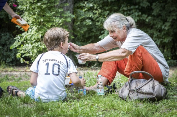 DEU Germany Germany Berlin Summer party at the Northwest daycare center on Prager Platz. picnic in
