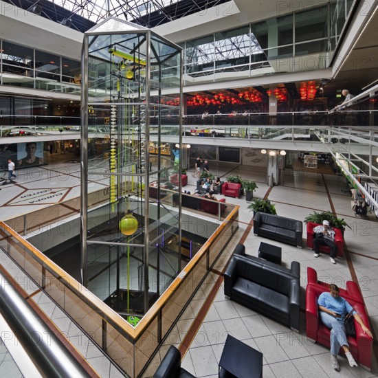 Europa-Center, shopping center, western courtyard with Bernard Gitton's flowing time clock,