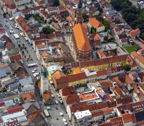 Basilica St. Jakob, gothic hall church, city tower at Theresienplatz, Straubing, East Bavaria,