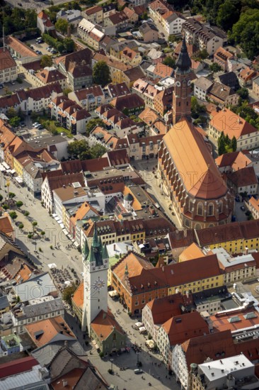 Basilica St. Jakob, gothic hall church, city tower at Theresienplatz, Straubing, East Bavaria,