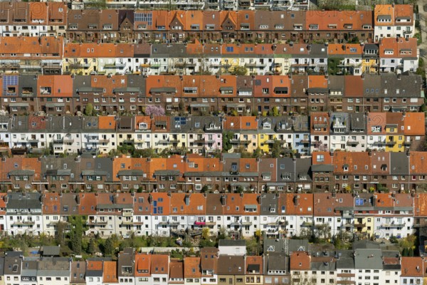 Rows of houses in the Findorff district, rented flats, multi-storey flats, red tiled roofs, attic