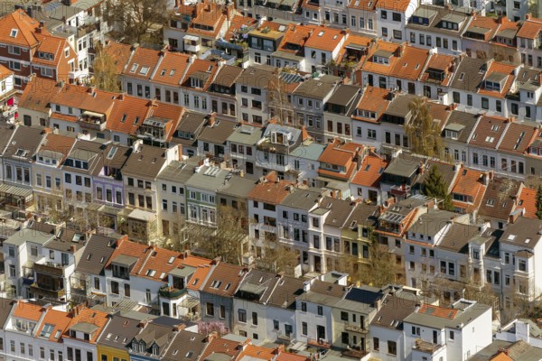 Rows of houses in the Findorff district, rented flats, multi-storey flats, red tiled roofs, attic