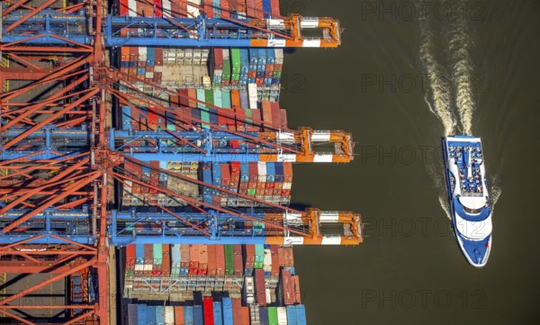 Harbour tour excursion ship, container loading, container gantry cranes, container cranes,
