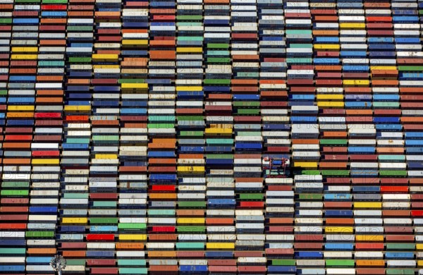 Straddle carrier, container transporter, container port Hamburg, CTA, Container Terminal
