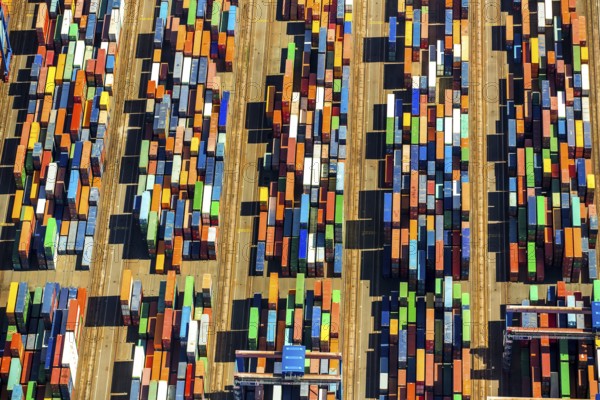 Straddle carrier, container transporter, container port Hamburg, CTA, Container Terminal