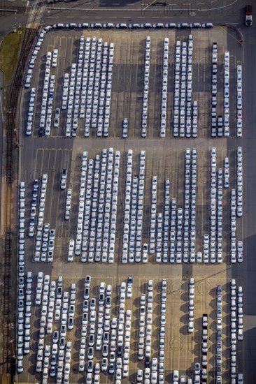 UniKai shipping of cars and lorries to Africa, car queues, car dump, cargo vehicles, new vehicles,