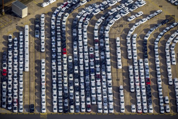UniKai shipping of cars and lorries to Africa, car queues, car dump, cargo vehicles, new vehicles,