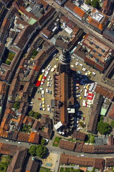 Freiburg Minster with market square, Freiburg im Breisgau, Breisgau, Baden-Württemberg, Germany,