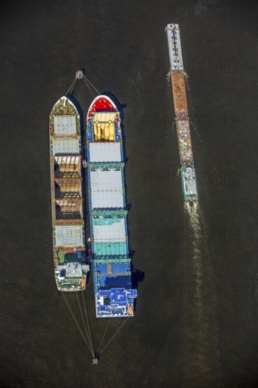 Bulk carrier lying in the harbour of Hamburg, Hamburg harbour, Elbe, Hamburg, Free and Hanseatic