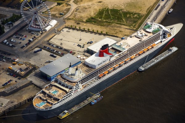 Cruise terminal, Unilever House cruise ship Queen Mary 2, Hamburg harbour, Elbe, Hamburg, Free and