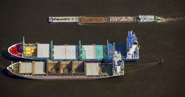 Bulk carrier lying in the harbour of Hamburg, Hamburg harbour, Elbe, Hamburg, Free and Hanseatic