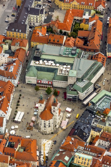 Church Neupfarrpplatz Regensburg with Kaufhof Galeria Neupfarrplatz, Regensburg, independent city