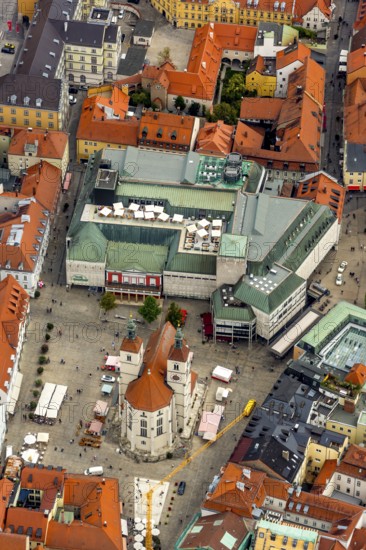 Church Neupfarrpplatz Regensburg with Kaufhof Galeria Neupfarrplatz, Regensburg, independent city