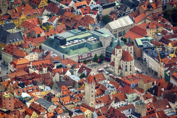 Church Neupfarrpplatz Regensburg with Kaufhof Galeria Neupfarrplatz, Regensburg, independent city
