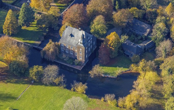 Aerial view, moated castle house flat, Möllen, Voerde, Ruhr area, North Rhine-Westphalia, Germany,