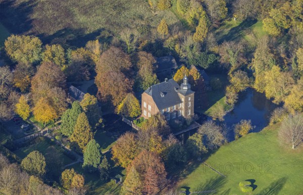 Aerial view, moated castle house flat, Möllen, Voerde, Ruhr area, North Rhine-Westphalia, Germany,