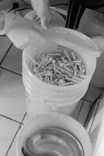 Frankfurt/Main, DEU, 15.03.2000 -- Frankfurt printing room. Drug emergency service rooms in
