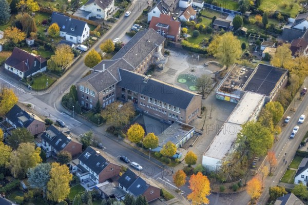 Aerial view, Städt. Grundschule am Oemberg, Saarn - West, Mülheim an der Ruhr, Ruhr area, North