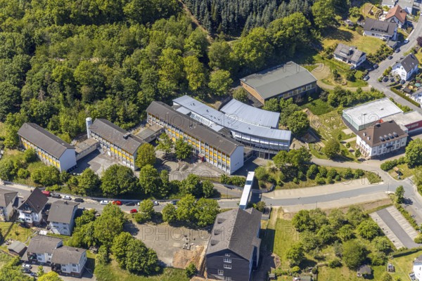 Aerial photo, Gymnasium der Stadt Lennestadt, Altenhundem, Lennestadt, Sauerland, North
