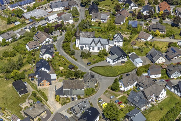 Aerial view, Church of St. Peter and Paul, Halberbracht town centre, Lennestadt, Sauerland, North
