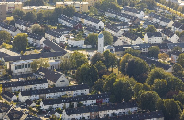 Aerial view, Mercklinghausstraße terraced housing estate, Liebigstraße, Catholic Church St. Pius,
