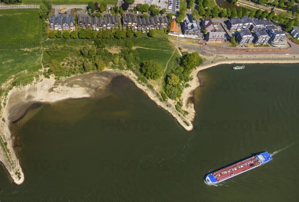 Aerial view, river Rhine, Rhine bank, residential buildings Wardstraße, Rees, Lower Rhine, North
