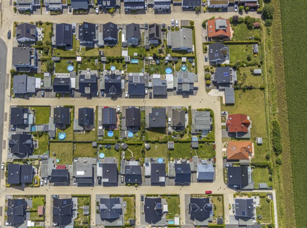 Aerial view, new development area on Ardeyweg, west of Soest, detached houses with pools in the