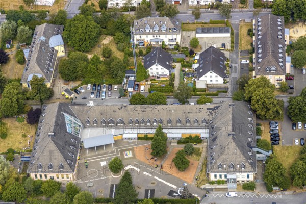 Aerial photo, primary school Platte Heide, Menden, Sauerland, Märkischer Kreis, North