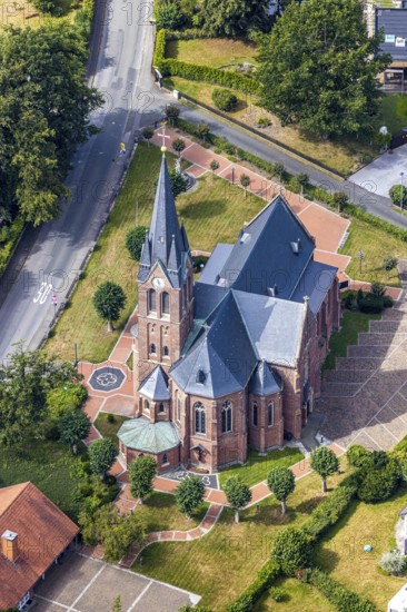 Aerial view, catholic church St. Antonius Einsiedler, Halinger Dorfstraße, Antoniuskirchplatz,