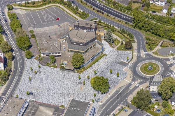 Aerial view, town hall, Otto-Fuchs-Platz, Meinerzhagen, Märkischer Kreis, Sauerland, North