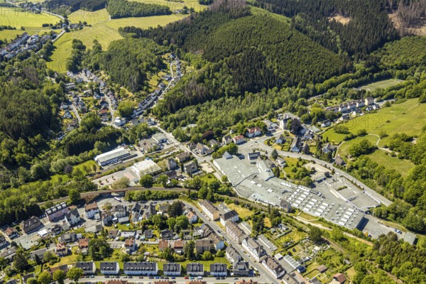 Aerial view, residential area, industrial area Lösenbach, factory premises Flühs Drehtechnik,