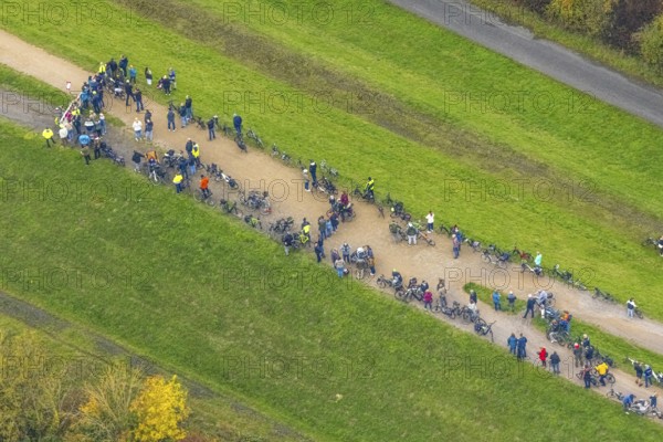 Aerial photo, thousands of spectators watched with great interest as the Gersteinwerk chimney was