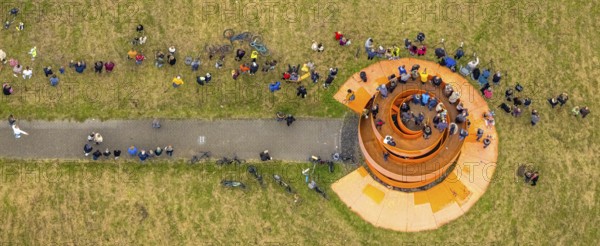 Aerial photo, thousands of spectators watched with great interest as the Gersteinwerk chimney was