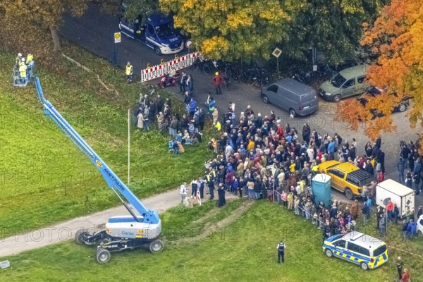 Aerial photo, thousands of spectators watched with great interest as the Gersteinwerk chimney was