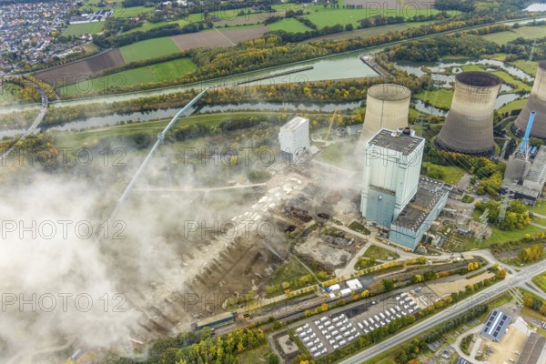 Aerial photo, thousands of spectators watched with great interest as the Gersteinwerk chimney was