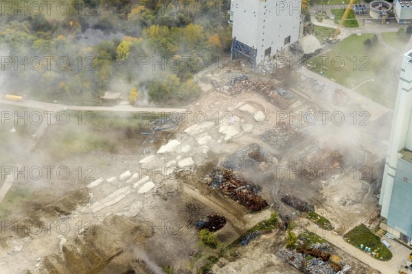 Aerial photo, thousands of spectators watched with great interest as the Gersteinwerk chimney was