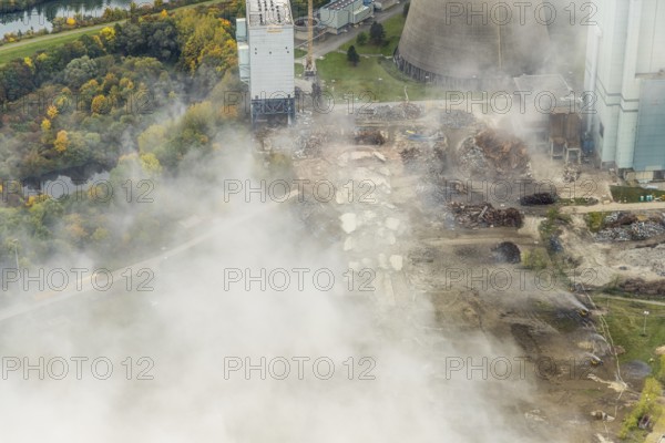 Aerial photo, thousands of spectators watched with great interest as the Gersteinwerk chimney was