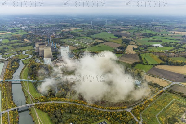 Aerial photo, thousands of spectators watched with great interest as the Gersteinwerk chimney was