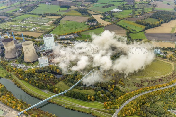 Aerial photo, thousands of spectators watched with great interest as the Gersteinwerk chimney was