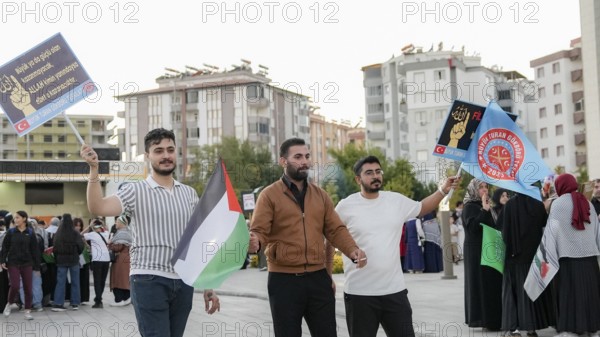 Gaziantep, Türkiye – October 11, 2025: Children and women wearing keffiyehs and carrying