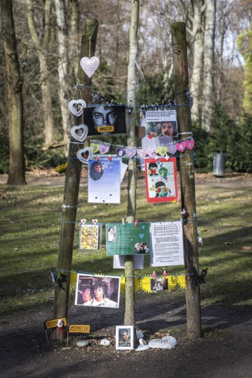 DEU Germany Germany Berlin A tree with fan mail to Michael Jackson has been erected in the