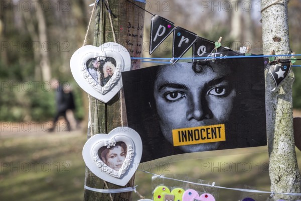 DEU Germany Germany Berlin A tree with fan mail to Michael Jackson has been erected in the