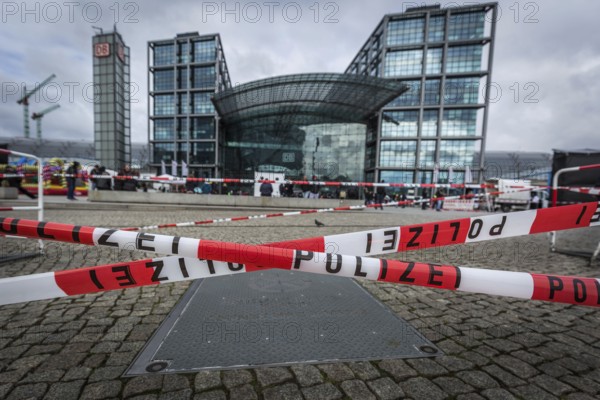 DEU Germany Germany Berlin Washingtonplatz in front of the main railway station is cordoned off for
