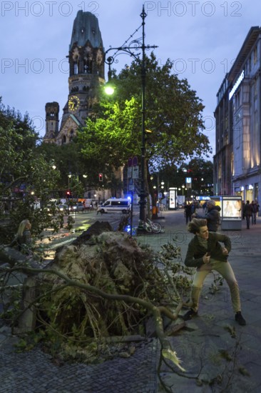 DEU Germany Germany Berlin Fire brigade operation on Kurfürstendamm. Storm Xavier had caused trees