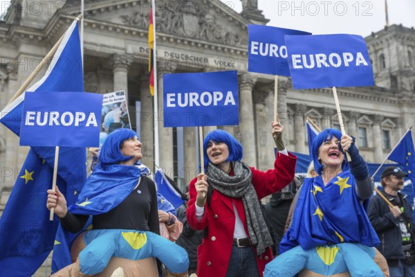 DEU Germany Germany Berlin Demonstration for a strong Europe by Puls of Eirope in front of the