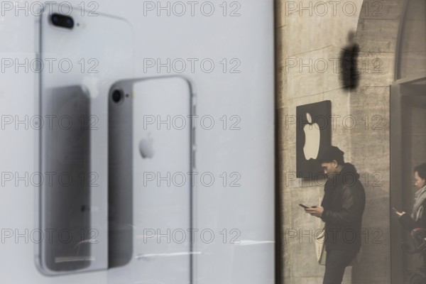 DEU Germany Germany Berlin People with smartphones leave the Applestore on Kurfürstendamm. They are