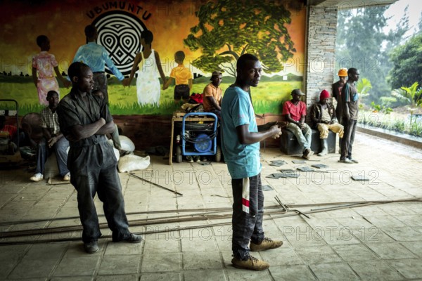 RWA RWANDA RUANDA Kigali workers take a break due to rain showers. They are renovating the