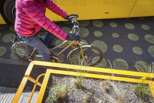 DEU Germany Germany Berlin The redesigned Bergmannstraße with quiet zones and parklets Cyclists