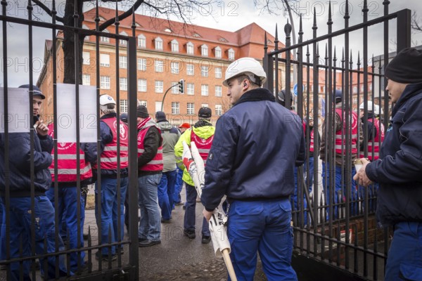 DEU Germany Germany Berlin Siemens employees and their suppliers demonstrate in front of the