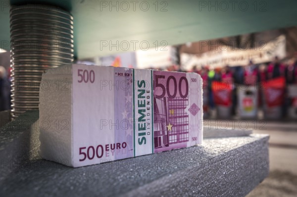 DEU Germany Germany Berlin Siemens employees and their suppliers demonstrate in front of the